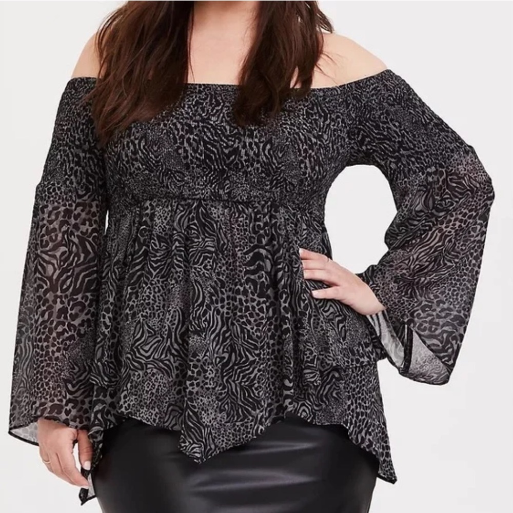 NWT TORRID 2 2X 18-20 GRAY ANIMAL PRINT LONG SLEEVE CHIFFON SMOCKED TOP BLOUSE